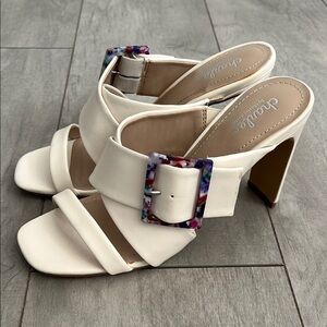 CHARLES DAVID NWOT Cream Heeled Gleam Sandals with Multicolor Buckle, Size 8